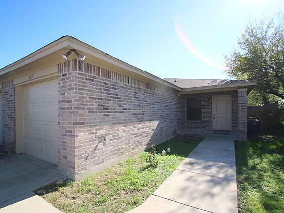 4th image of 8109-8111 Doreen Ave
