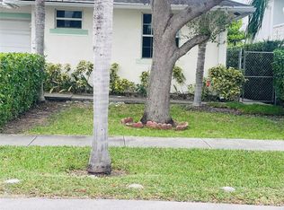 717 NE 4th St, Hallandale, FL 33009