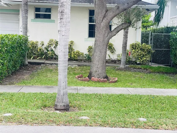 717 NE 4th St, Hallandale, FL 33009