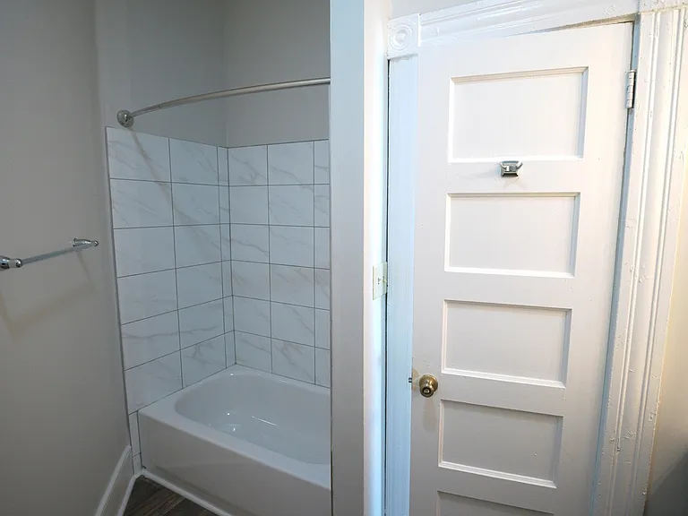 1200 E Broadway #5 — Photo 3