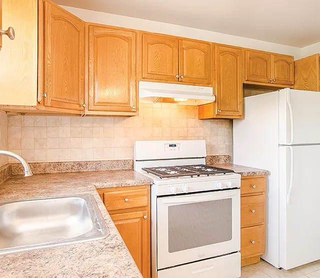 Green Grove Apartments — Photo 10