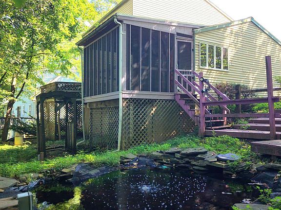 3rd image of 12 Picnic Woods Cir