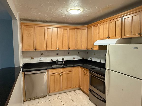 3rd image of 15 Weld St APT 46