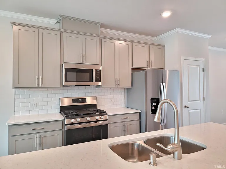 1108 Shoreside Dr — Photo 4