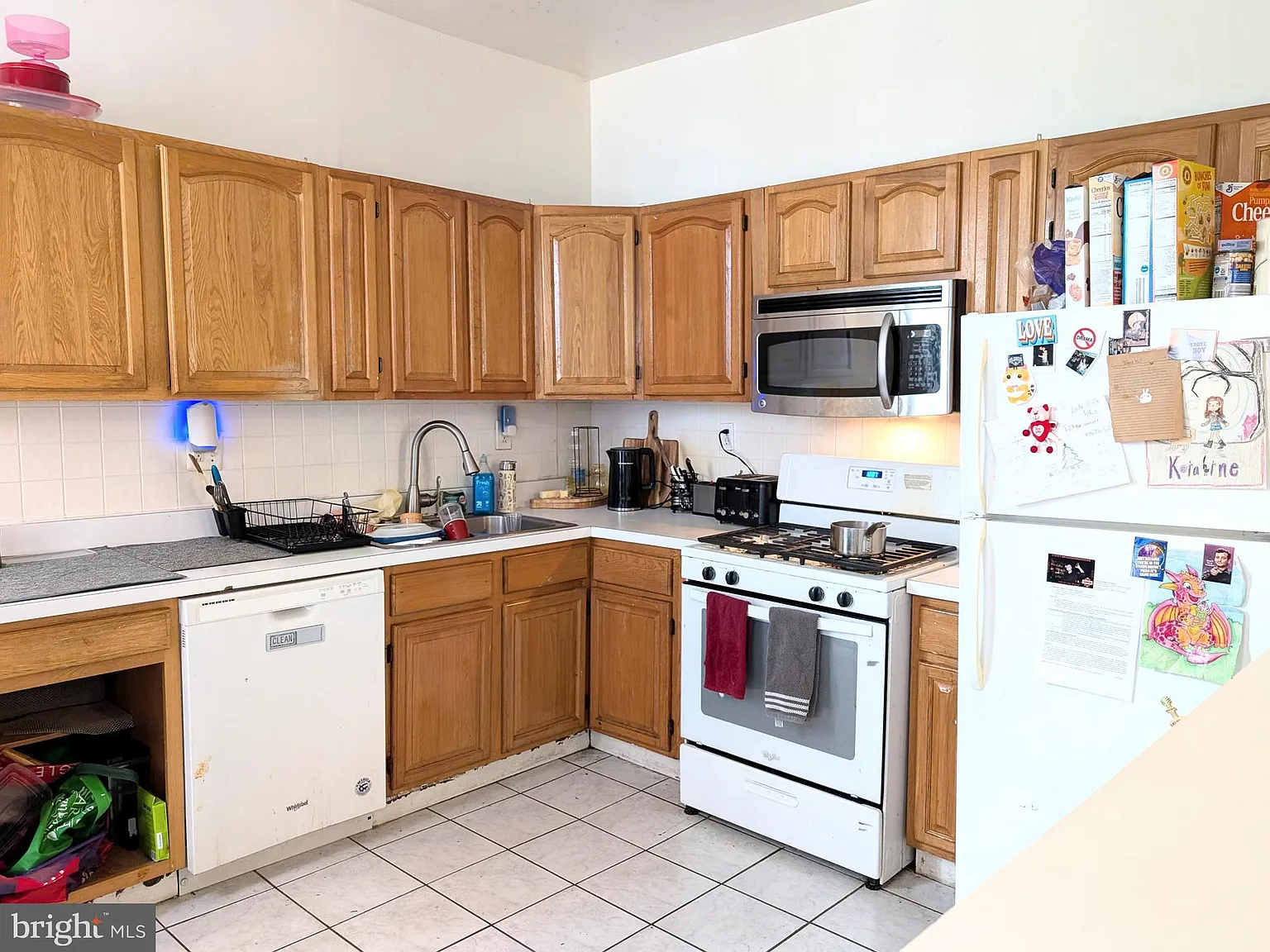 5 bed, 2.5 bath, 1992 sqft, $2,500 — Photo 4