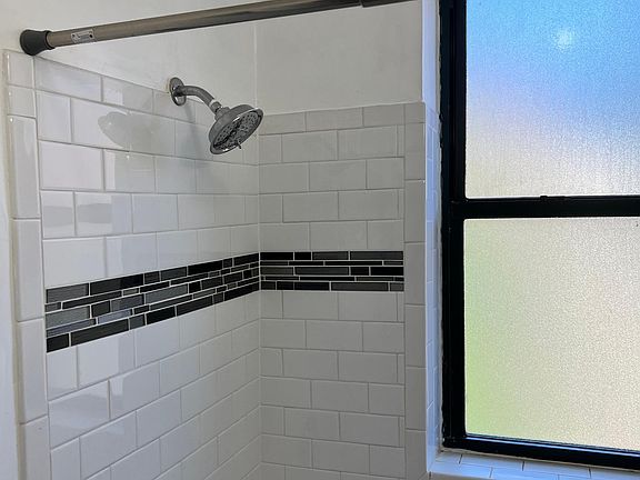 5th image of 3841 N Greenview Ave #2E-39
