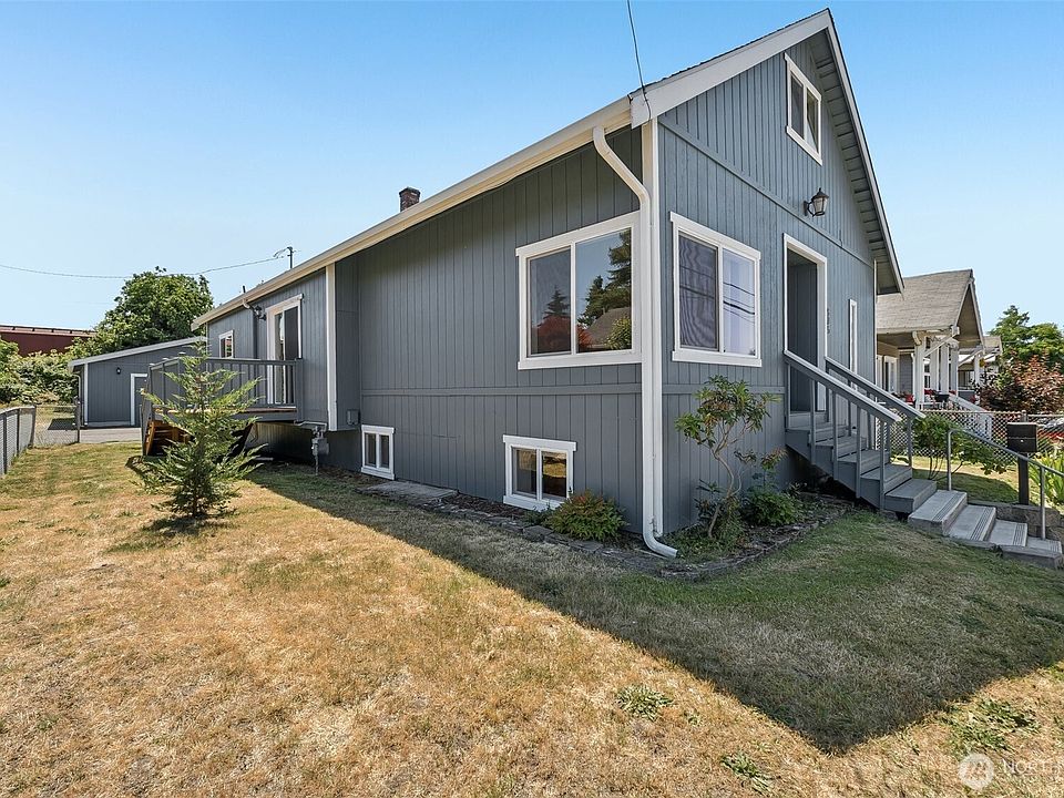 1st image of 806 4th Street SE