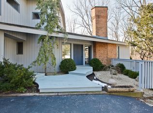 669 Waveland Rd, Lake Forest, IL 60045