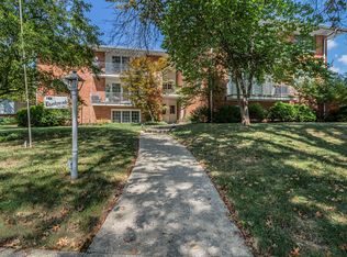 910 Lincolnshire Dr APT 103, Champaign, IL