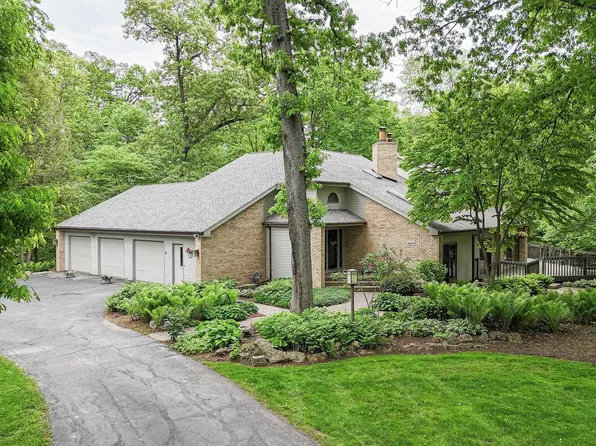 16644 Forest Gate Rd, Dubuque, IA 52001
