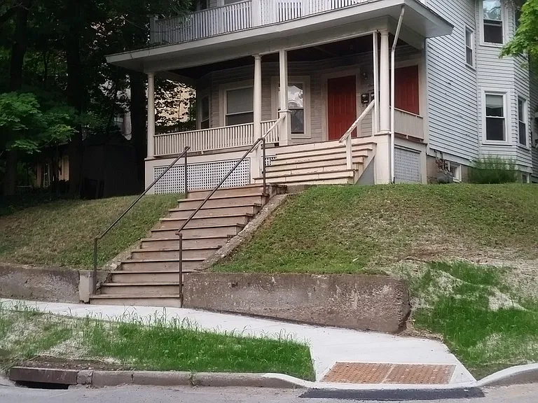 119 Ferris Pl — Photo 1