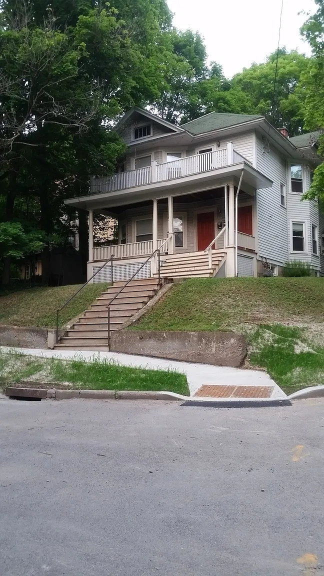 119 Ferris Pl APT 1 photo 1