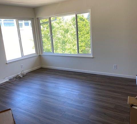 3rd image of 1220 Capuchino Ave