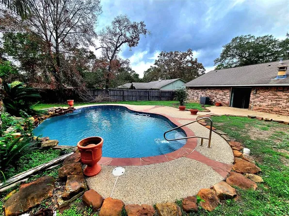 178 Greenleaf Ln, Conroe, TX 77304