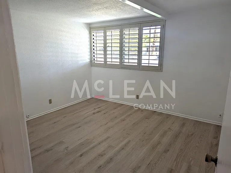 2737 E Plaimor Ave — Photo 23