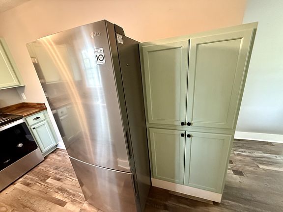 4th image of 1208 E Mount Vernon St #1/2