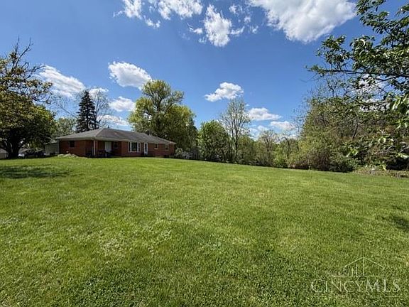 3rd image of 3030 Crest Rd