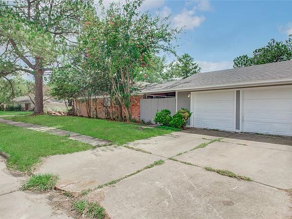 4th image of 10111 Heather Hill Dr