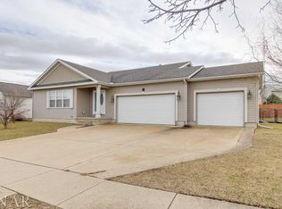 2711 Gill St, Bloomington, IL