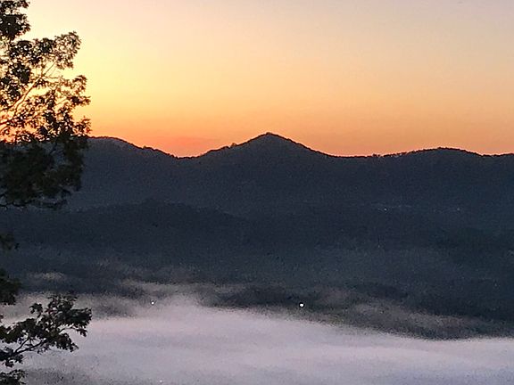 3rd image of 190 Jakes Rock Rd