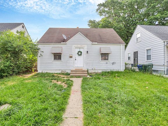 4th image of 2190 Grasmere Ave