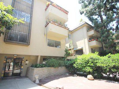 6732 Hillpark Dr APT 405, Los Angeles, CA, 90068