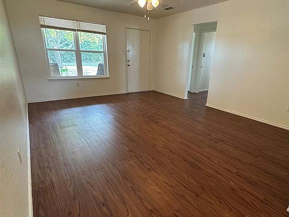 3rd image of 1217 Narrow Ln