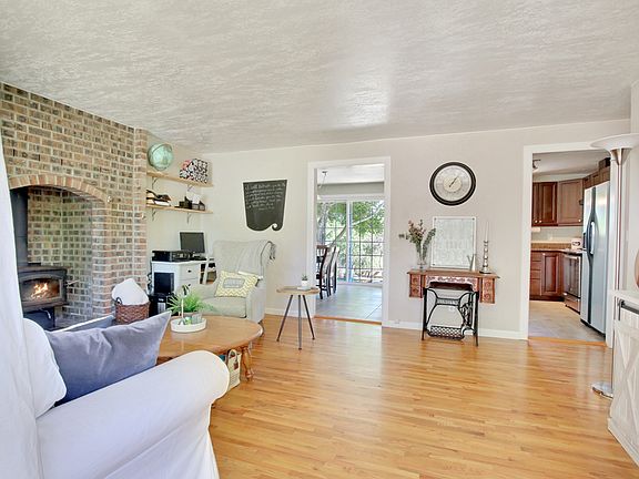 4th image of 11415 92nd Ave E