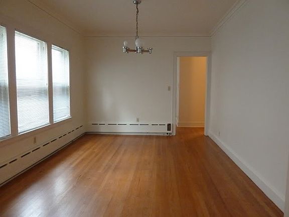 5th image of 5917 N Rockwell St #2