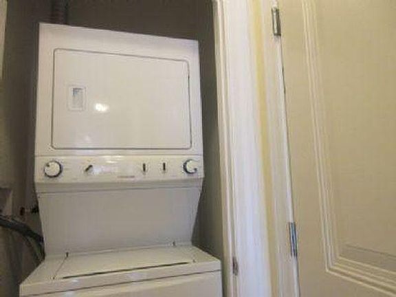 4th image of 1346 W Howard St #1
