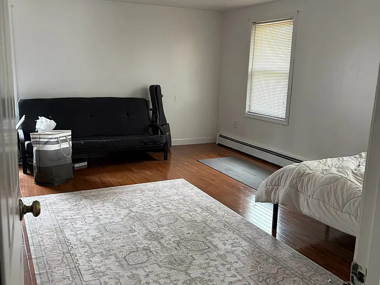 498 Plantation St — Photo 4