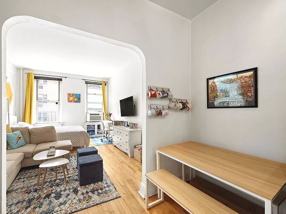2nd image of 215 E 29th St APT 31