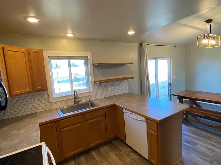 704 Ambrose Ave — Photo 7