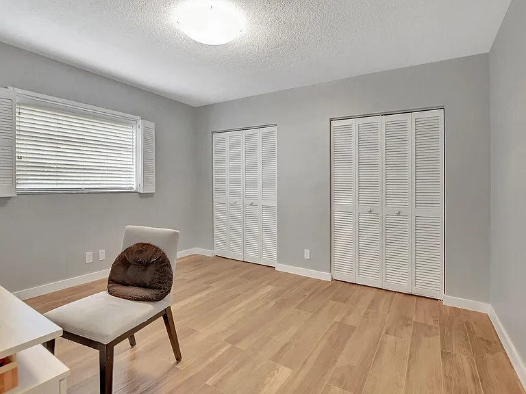 510 Silver Ln — Photo 13
