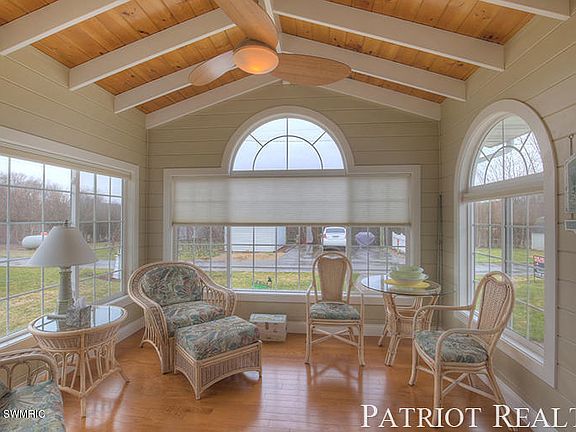 2nd image of 2869 N Iroquois Dr