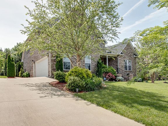 3rd image of 805 Twin View Dr
