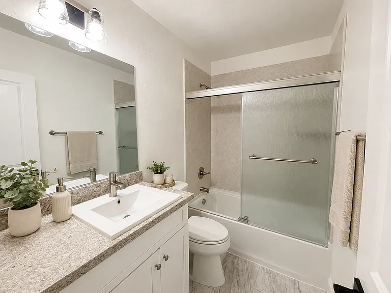 134 N Poplar Ave — Photo 8