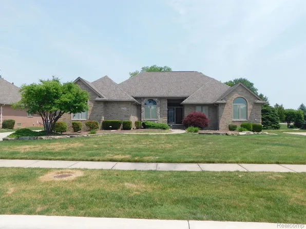 43248 Gina Dr, Sterling Heights, MI 48314