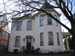 442 Carlisle St APT 1, Hanover, PA 17331