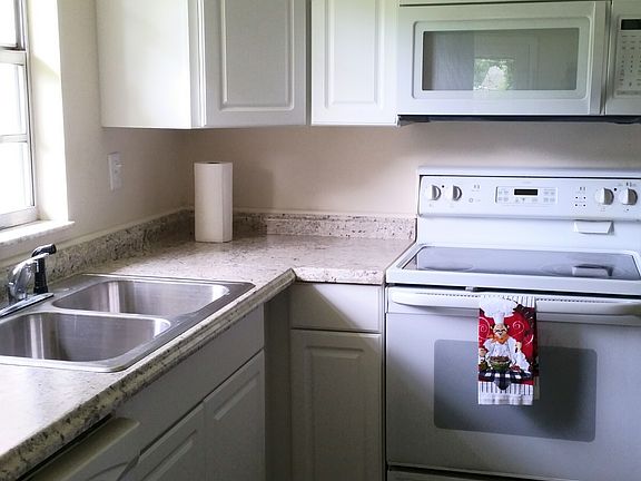 2nd image of 808 SE 33rd Ave