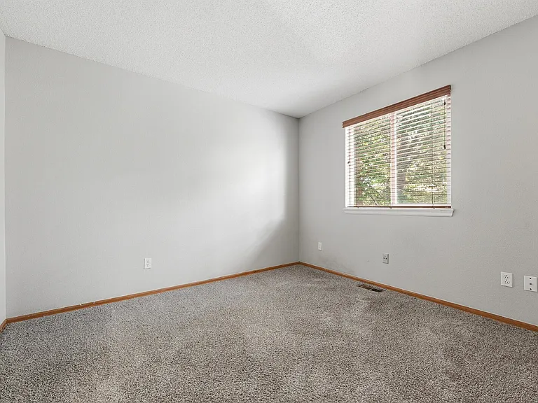 17624 Peyton Dr — Photo 20