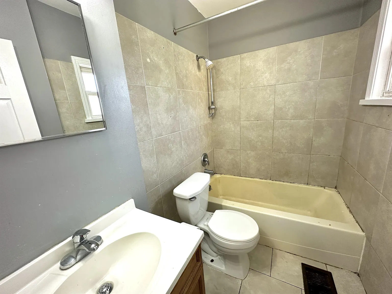 517 9th Street - 1 — Photo 3