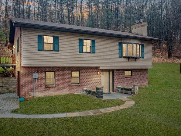 1199 Lower Mateer Rd, Vandergrift, PA 15690