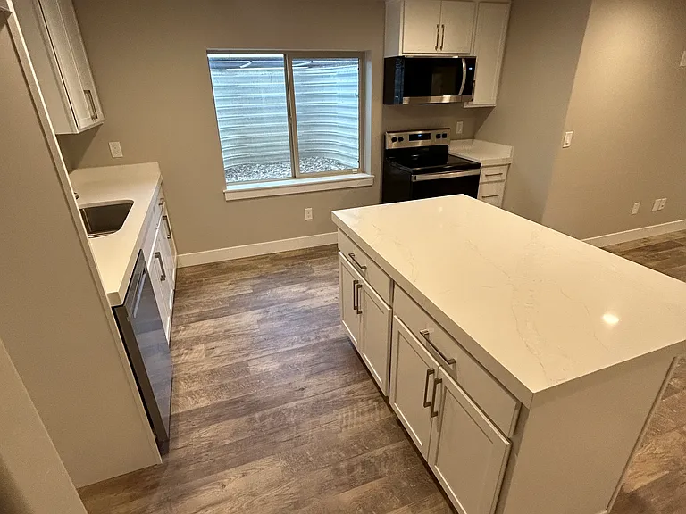618 W Regent Garden Ln — Photo 6