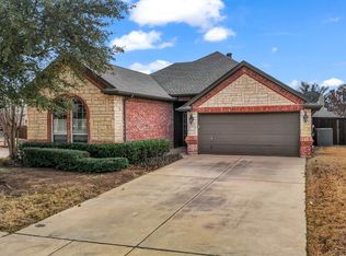 8228 Fall Crest Dr, Hurst, TX 76053