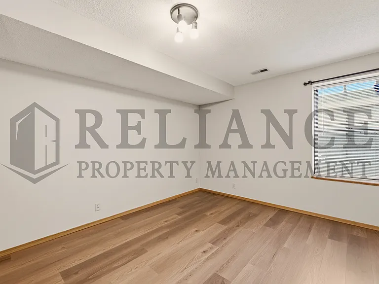 516 N Lakeside Dr — Photo 40