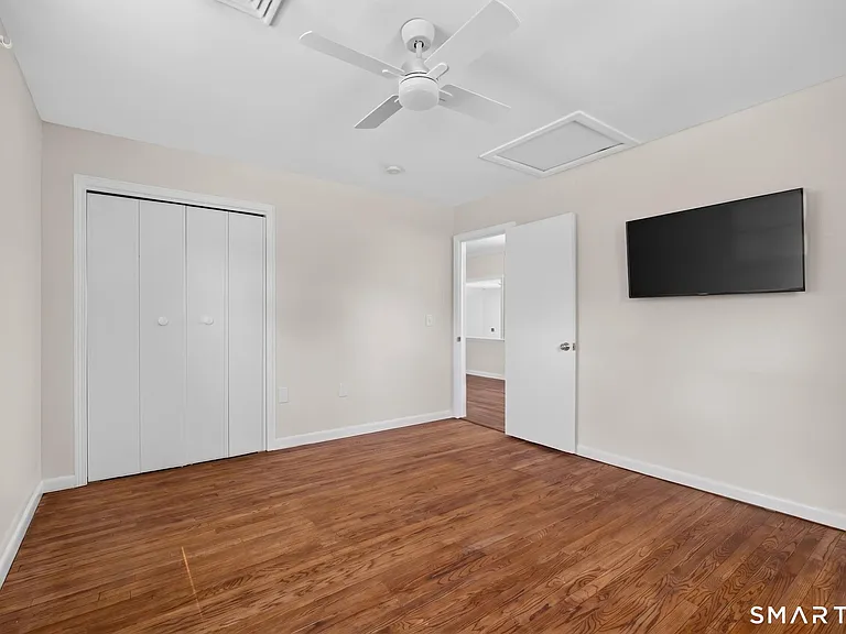 272 Elm St #UPSTAIRS — Photo 19