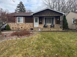 2160 Darnell St, Wolverine Lake, MI 48390