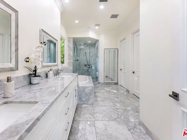 391 S Saltair Ave — Photo 35