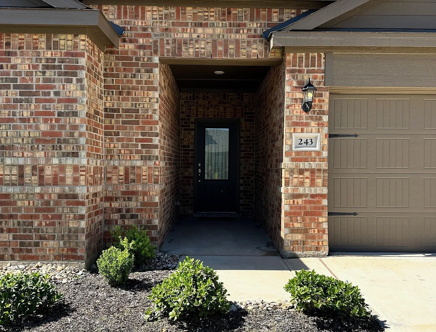 4 bed, 1801 sqft, $2,395 — Photo 2